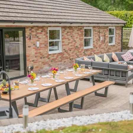 7 Bed In North Duffield Oc-l36327 Holiday home Skipwith