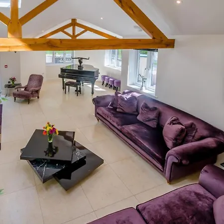 7 Bed In North Duffield Oc-l36327 Holiday home