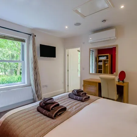 7 Bed In North Duffield Oc-l36327 Holiday home *