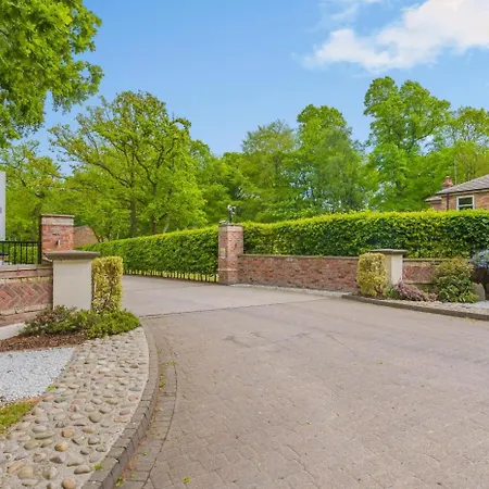 7 Bed In North Duffield Oc-l36327 Holiday home *